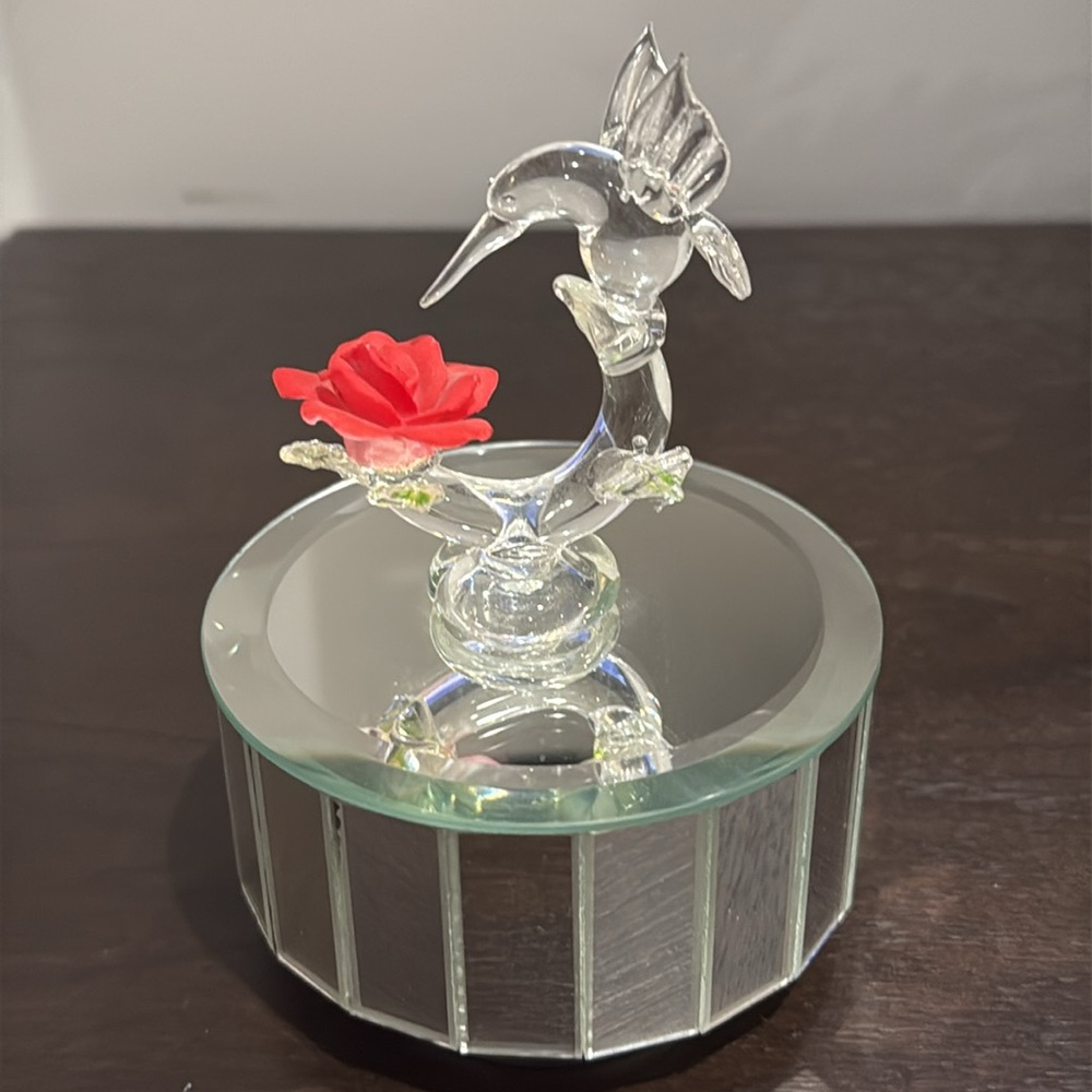 Vintage 1991 Glama Glass Hummingbird Rotating Music Box Plays Evergreen